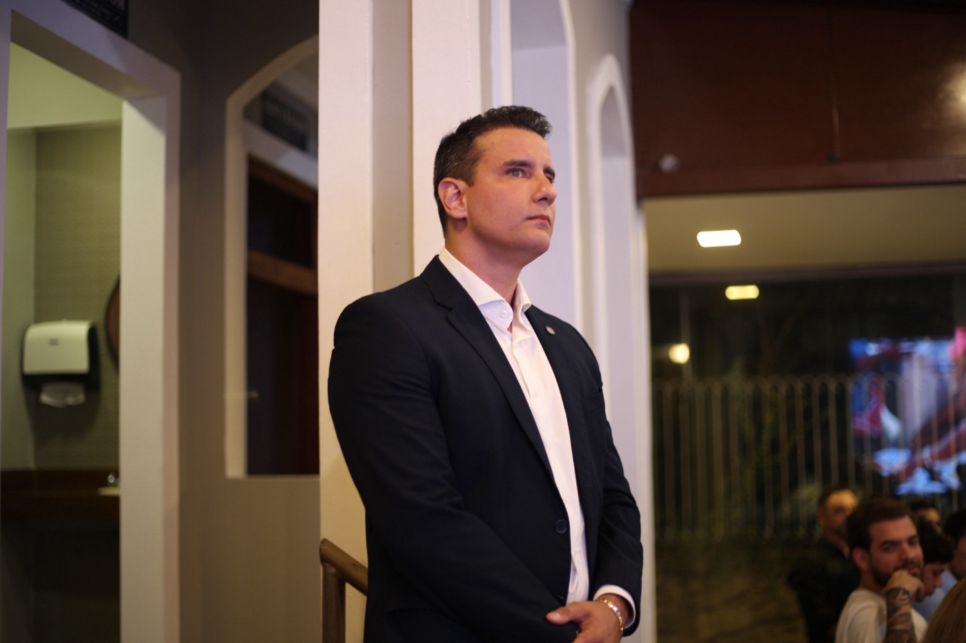 Brenno Porto em momento de observação durante evento
